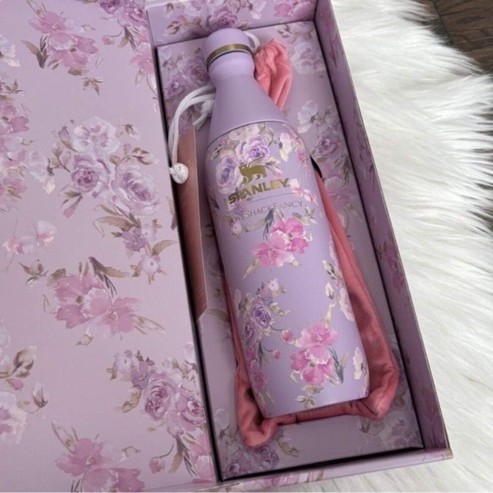 Stanley x LoveShackFancy 🎀 HAPPY THOUGHTS All Day‎ Slim 20oz